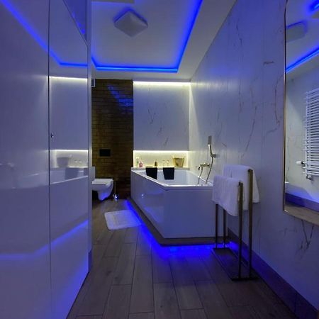 Apartament "Love" Centrum Z Duza Wanna Dla Dwojga Gniezno Buitenkant foto