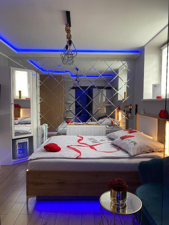 Apartament "Love" Centrum Z Duza Wanna Dla Dwojga Gniezno Buitenkant foto