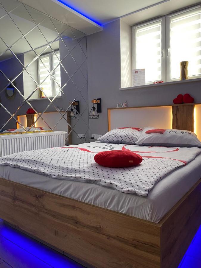 Apartament "Love" Centrum Z Duza Wanna Dla Dwojga Gniezno Buitenkant foto