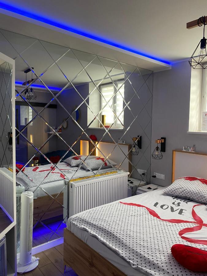 Apartament "Love" Centrum Z Duza Wanna Dla Dwojga Gniezno Buitenkant foto